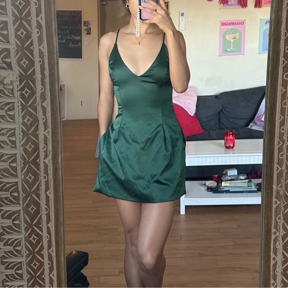 Silk green dress - Picture 1 of 3